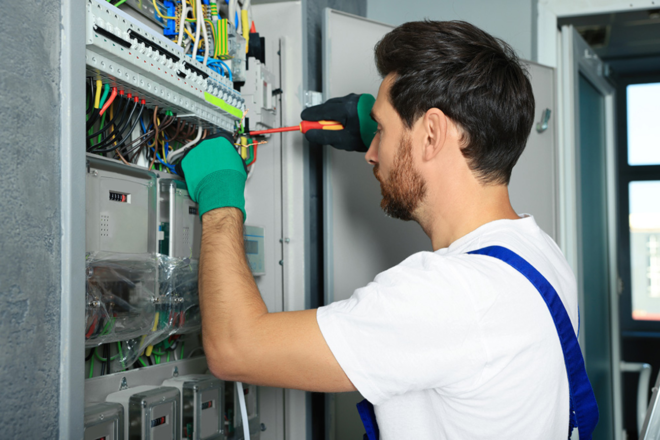 Nieder&shy;spannungs&shy;anlagen bei ELTECWORX Meister der Elektrotechnik in Hanau